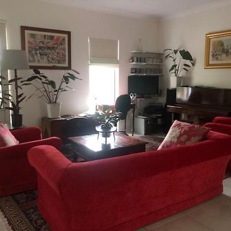 Not Quite The Ritz Bed and Breakfast Αδελαΐδα Εξωτερικό φωτογραφία